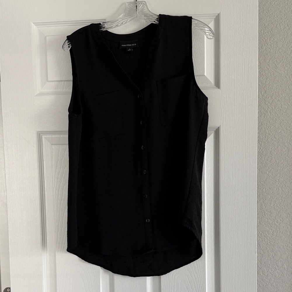 Fortune + Ivy Black Sleeveless Button-Down Shell